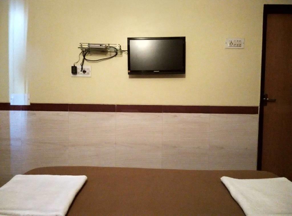 Girija Payyade Hotel Kalján Kültér fotó