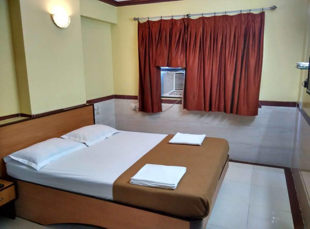Girija Payyade Hotel Kalján Kültér fotó