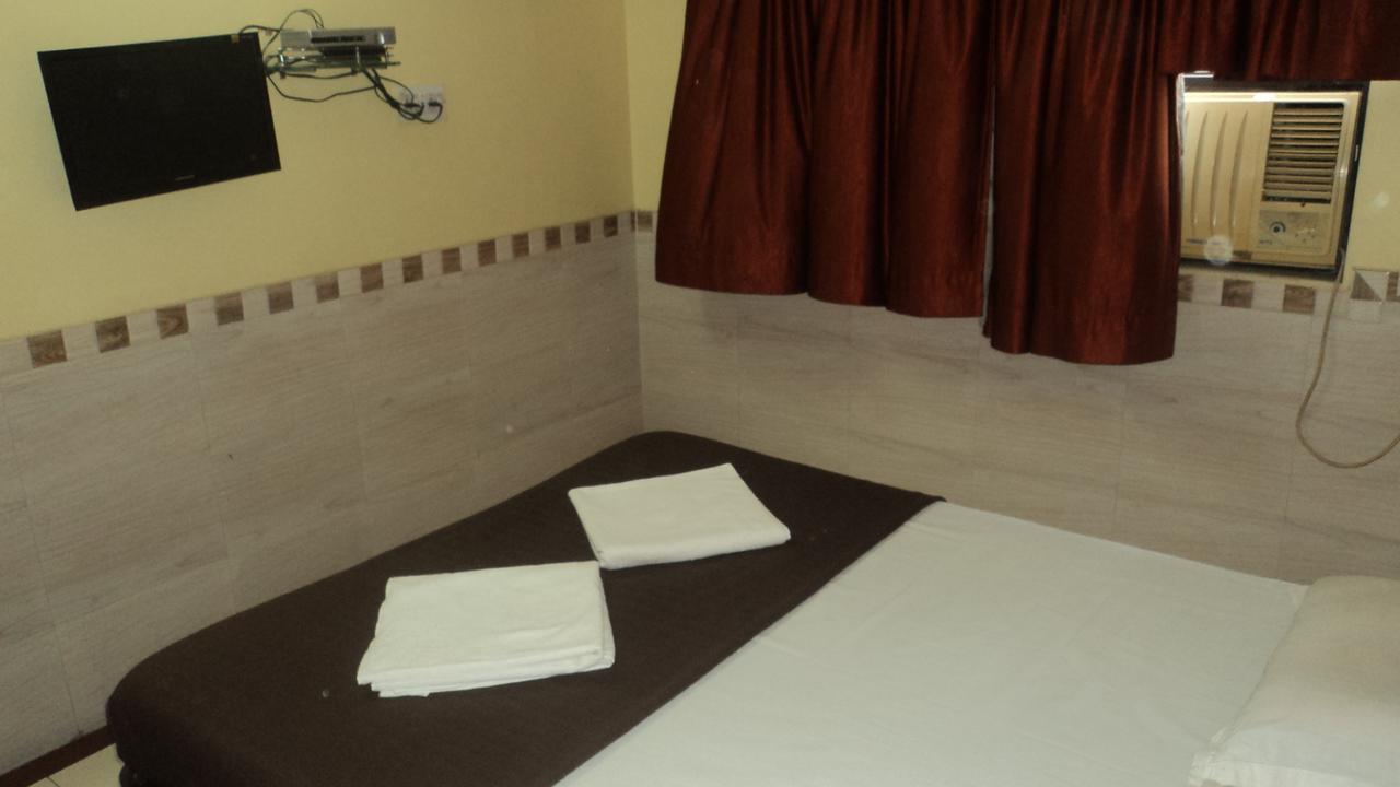 Girija Payyade Hotel Kalján Kültér fotó