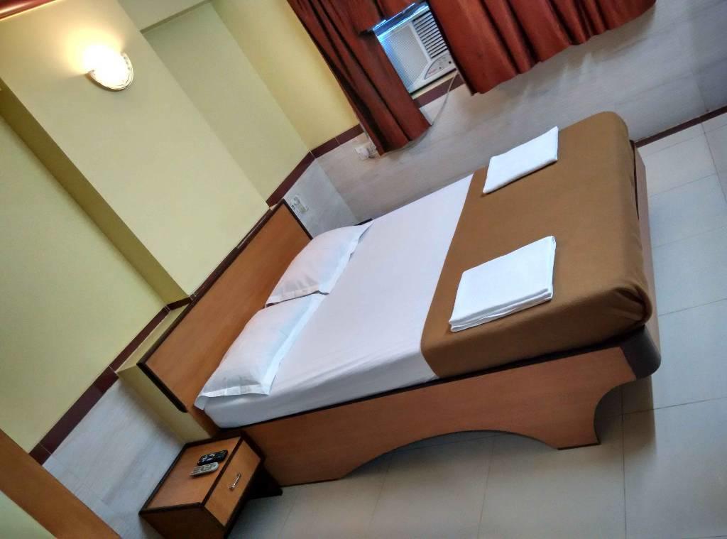 Girija Payyade Hotel Kalján Kültér fotó