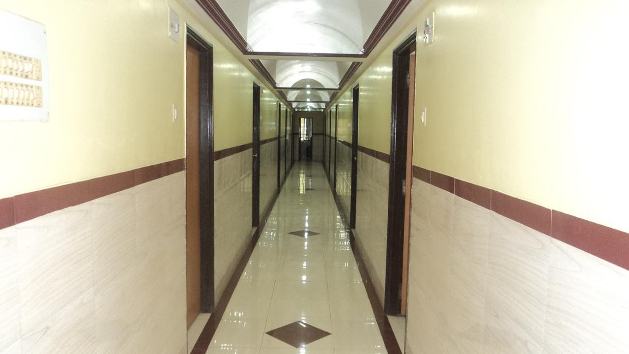 Girija Payyade Hotel Kalján Kültér fotó